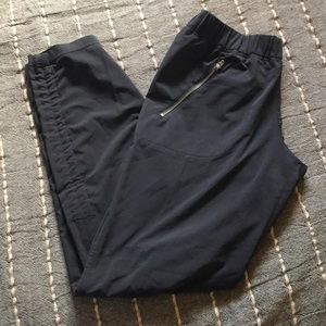 Athleta Black Aspire Ankle Jogger Pant size 4